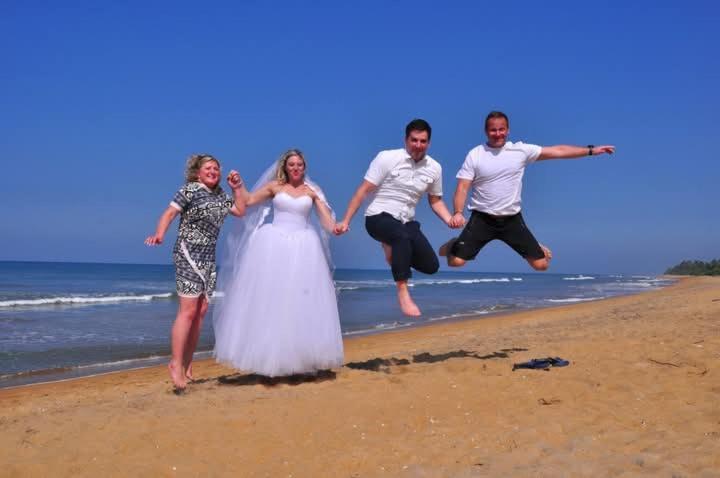 Blue Beach Hotel Wadduwa Bagian luar foto