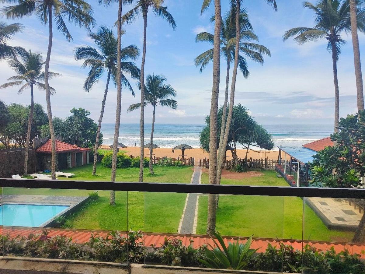 Blue Beach Hotel Wadduwa Bagian luar foto