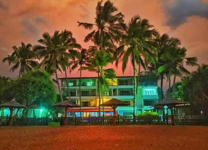 Blue Beach Hotel Wadduwa Bagian luar foto