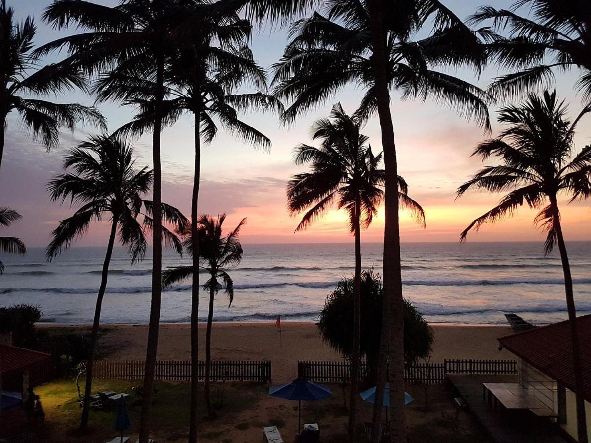 Blue Beach Hotel Wadduwa Bagian luar foto