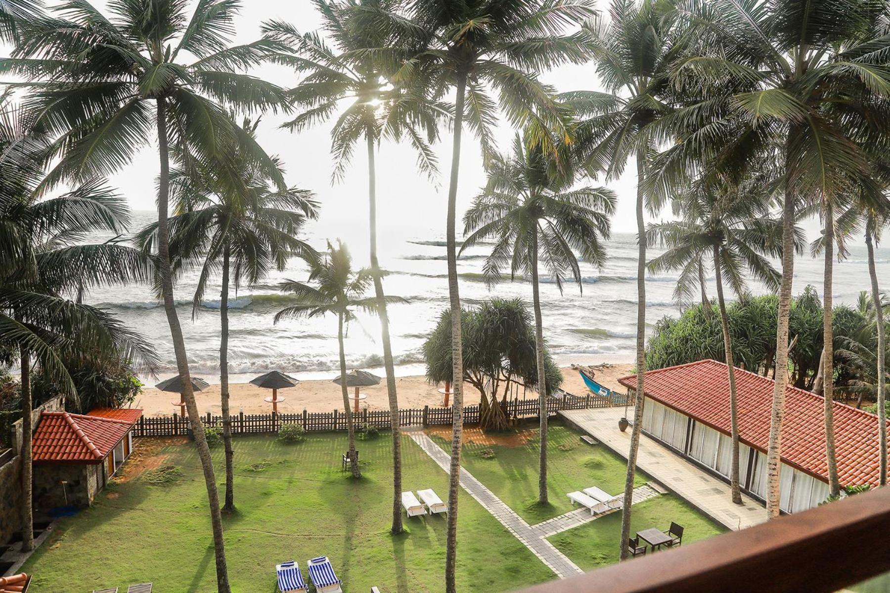 Blue Beach Hotel Wadduwa Bagian luar foto
