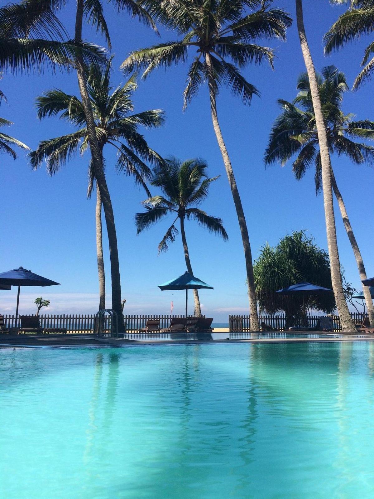 Blue Beach Hotel Wadduwa Bagian luar foto