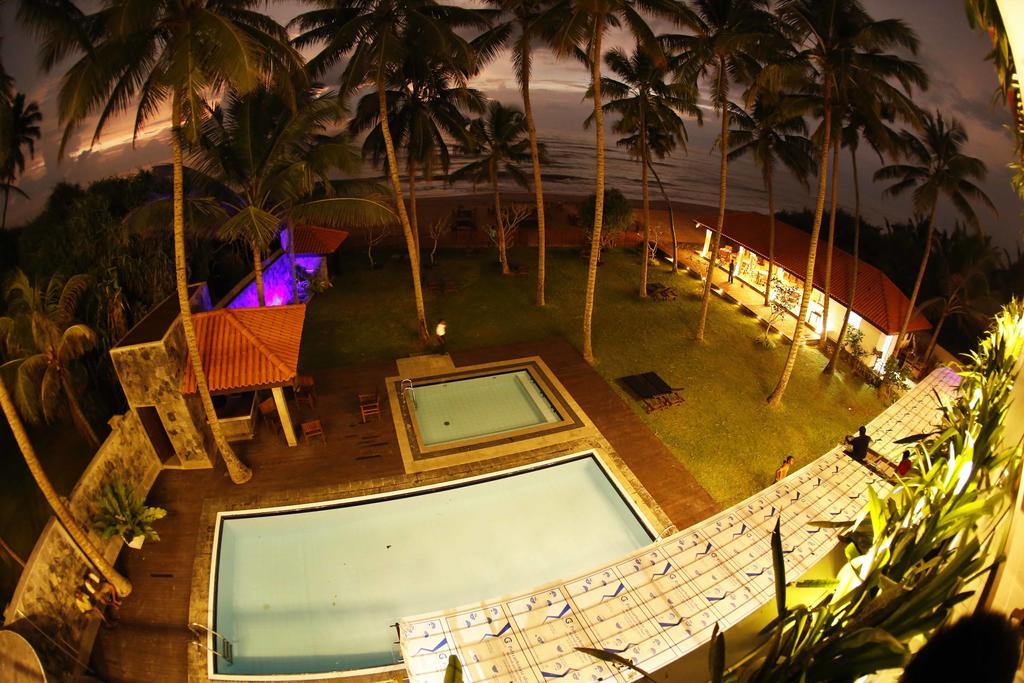 Blue Beach Hotel Wadduwa Bagian luar foto