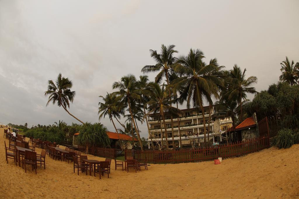 Blue Beach Hotel Wadduwa Bagian luar foto