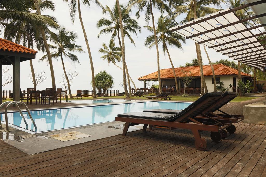 Blue Beach Hotel Wadduwa Bagian luar foto