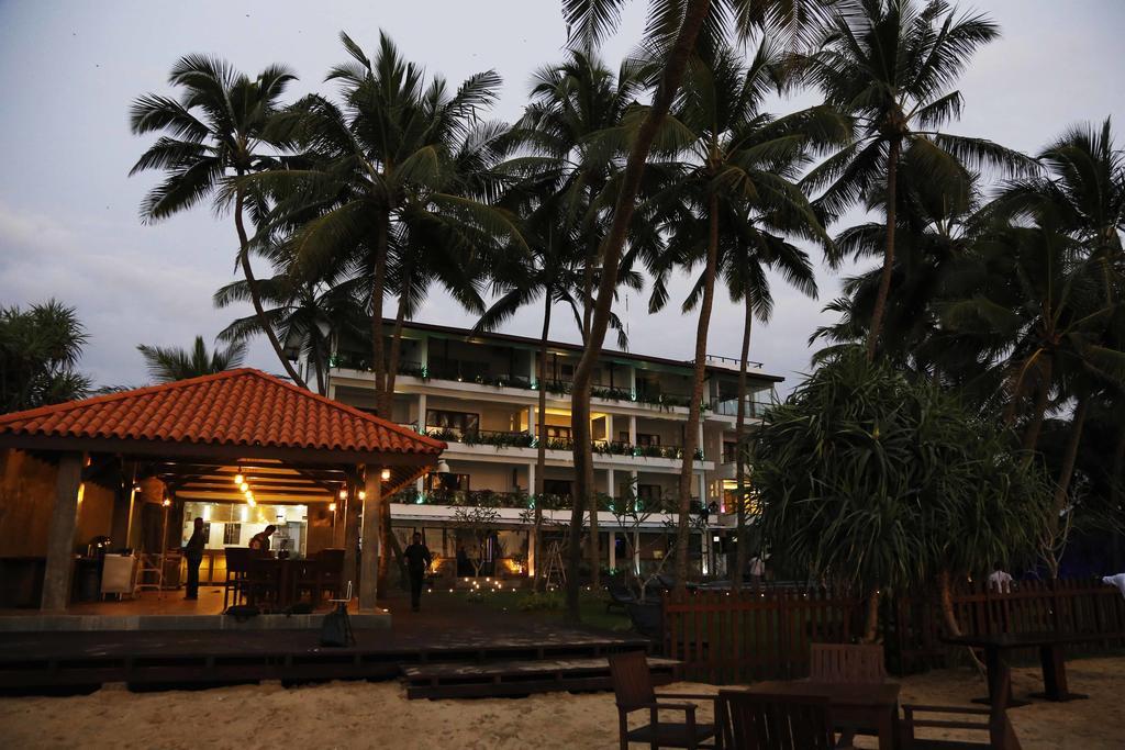 Blue Beach Hotel Wadduwa Bagian luar foto
